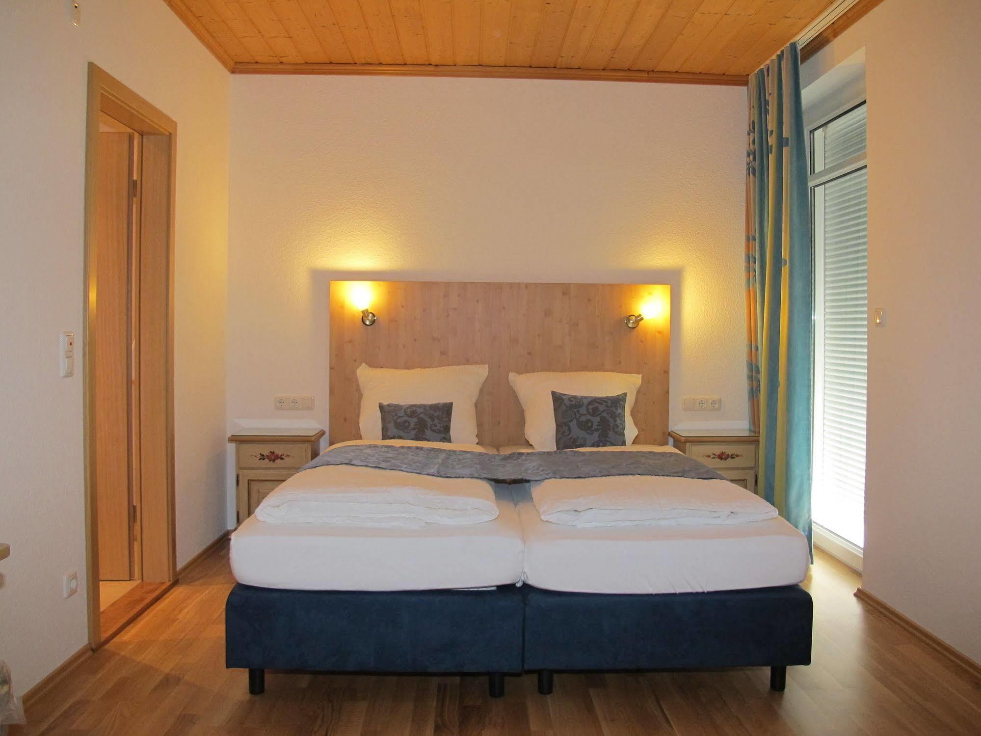 Hotel Garni Almenrausch Und Edelweiss Γκάρμις-Παρτενκίρχεν Εξωτερικό φωτογραφία