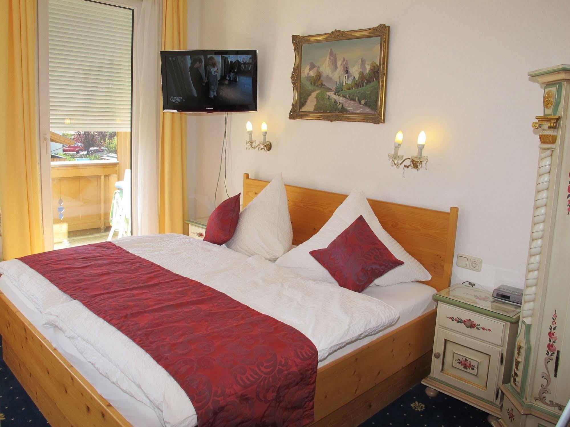 Hotel Garni Almenrausch Und Edelweiss Γκάρμις-Παρτενκίρχεν Εξωτερικό φωτογραφία